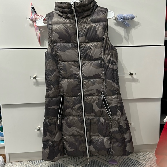 Evereve long puffer vest - Picture 1 of 4